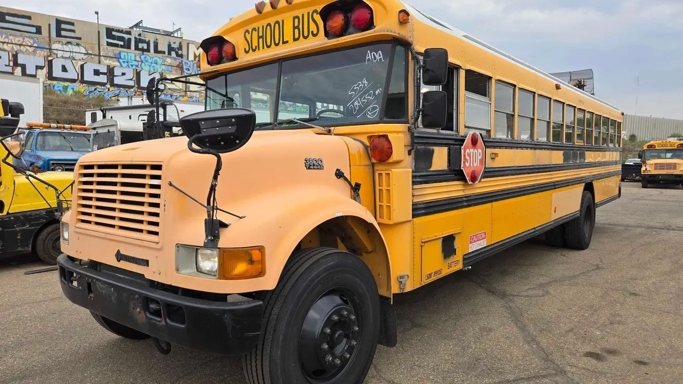 2000 INTERNATIONAL 3800 BUS, 1HVBBABNXYH335338, KEY