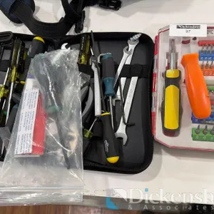 LOT OF HAND TOOLS