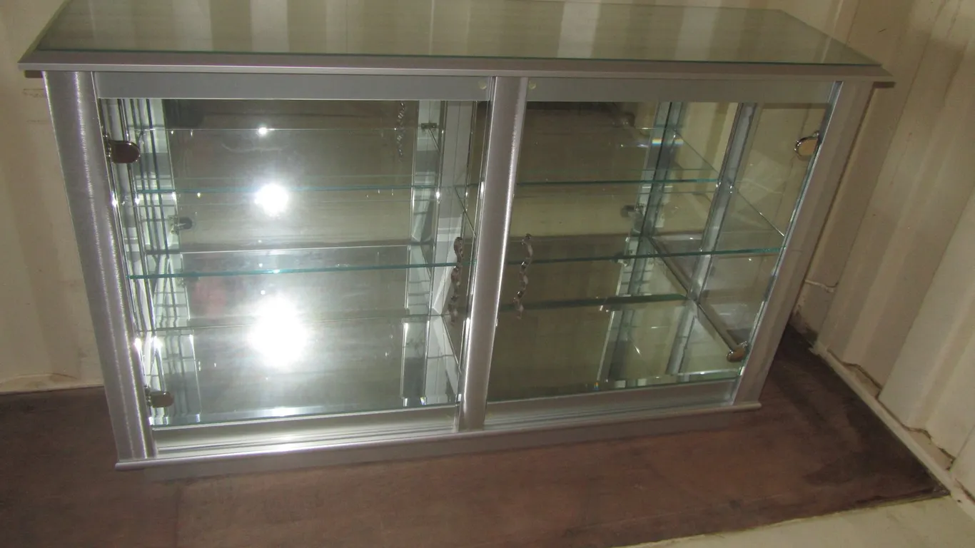 Nice Lighted & Mirrored Back And Bottom Display Cabinet