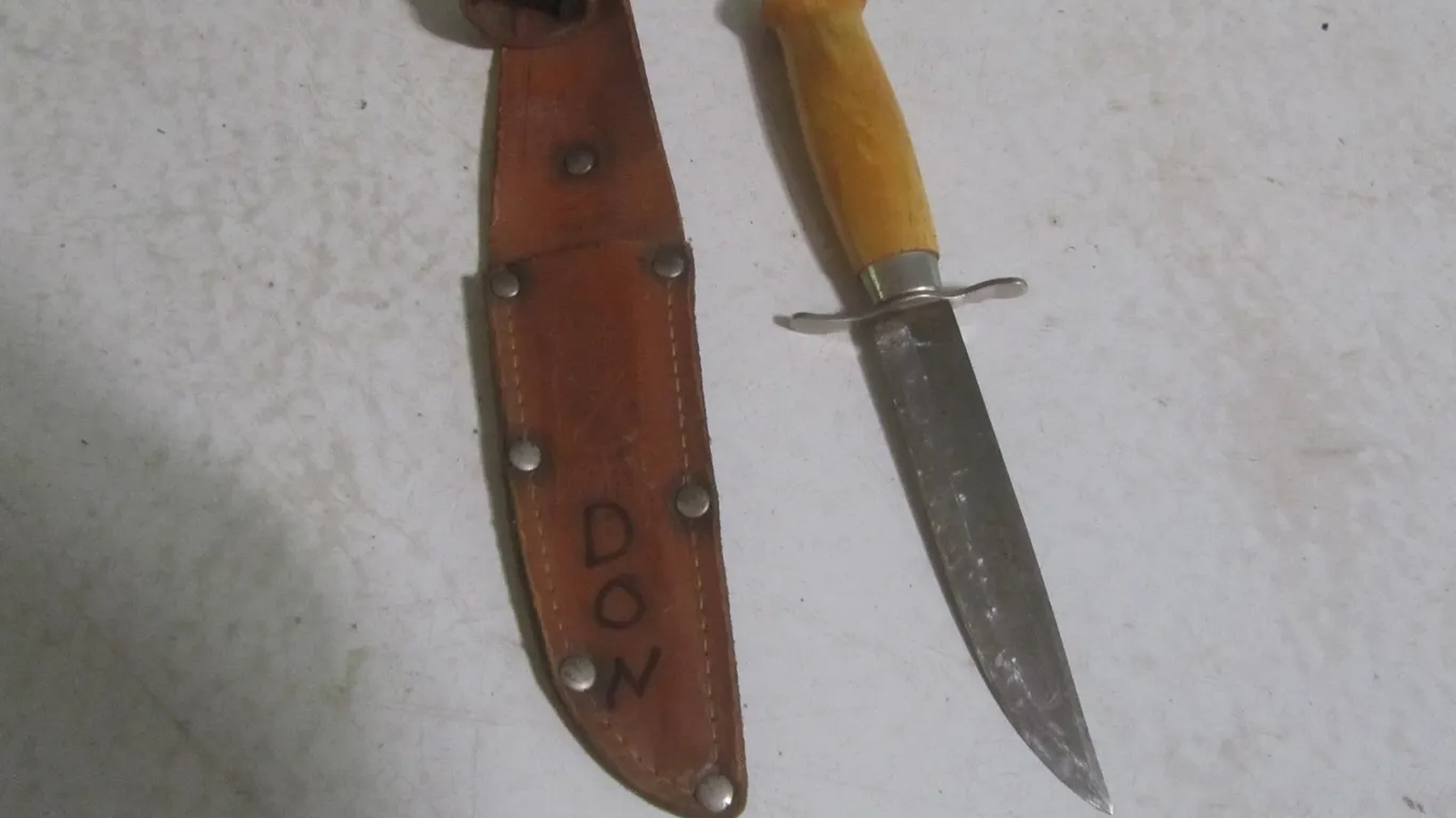 G.C. & Co. Knife w/Leather Sheath