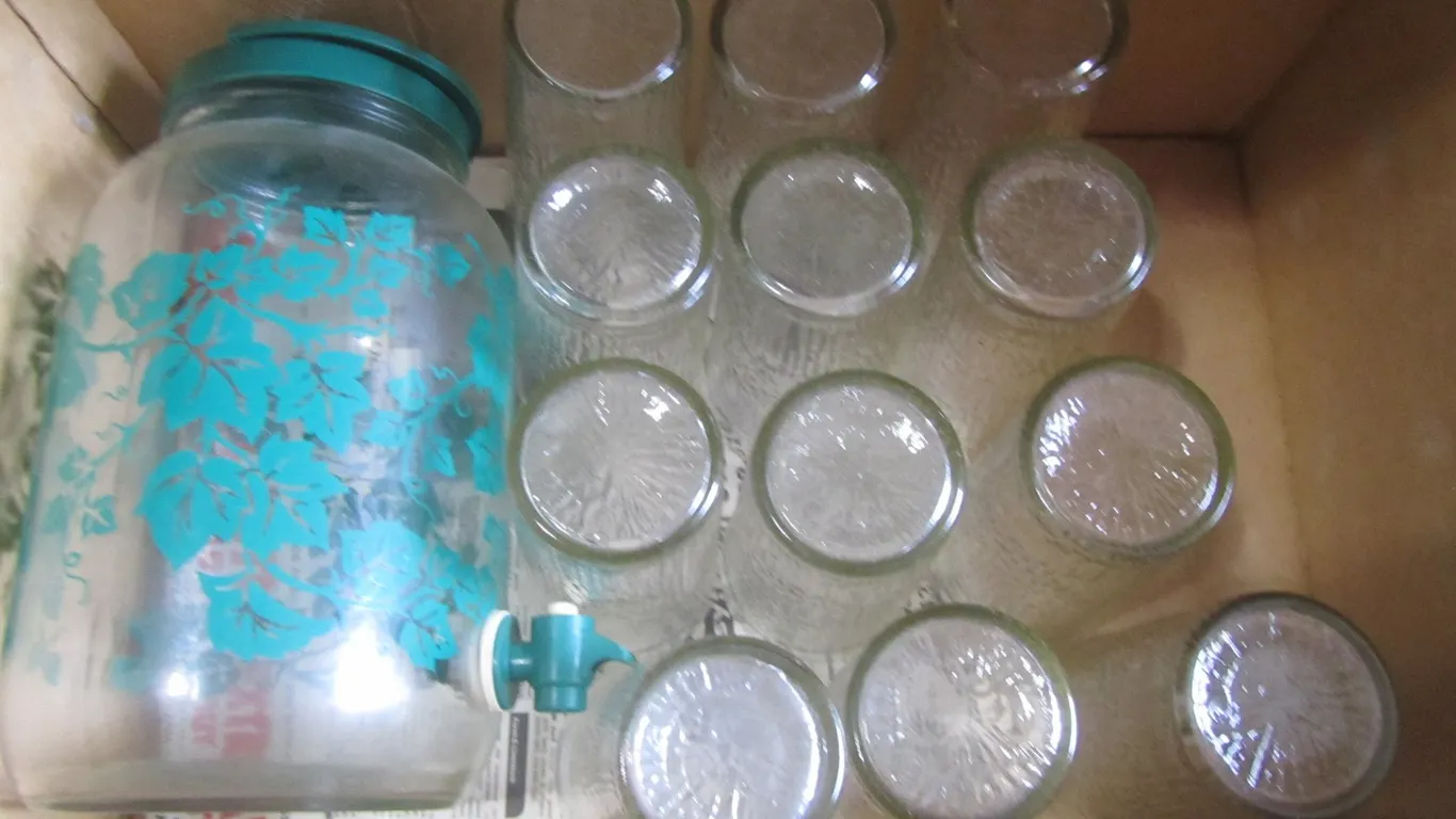 Beverage Dispenser w/(12) Cups