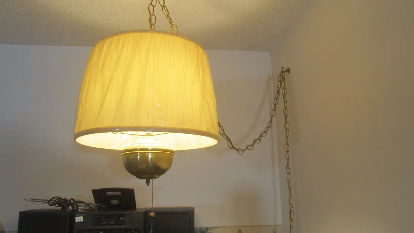 Hanging Light Fixture w/Shade