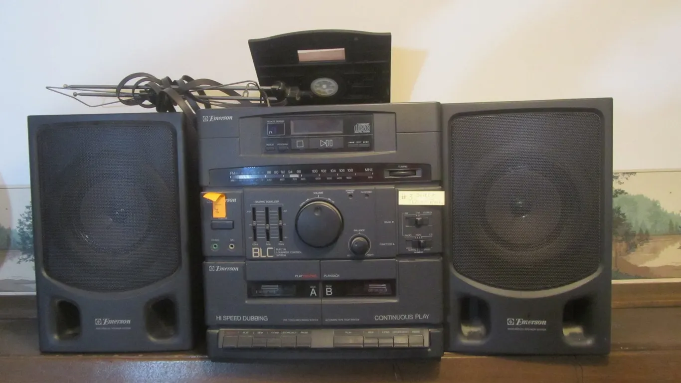 Emerson Multi-Media System w/(2) Speakers