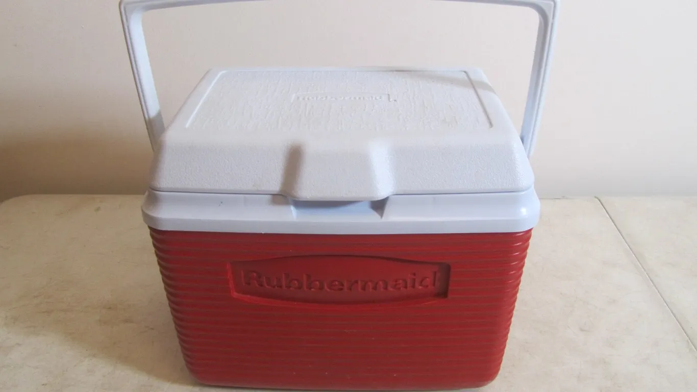 Rubbermaid Cooler