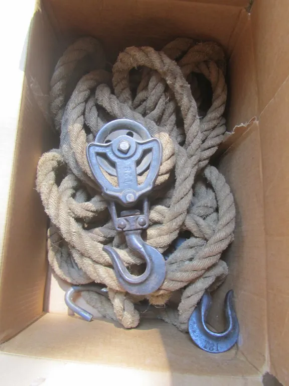 (2) Metal Pullies w/Braided Rope