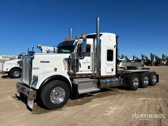 2021 Kenworth W900B 8x6 Sleeper Winch Truck