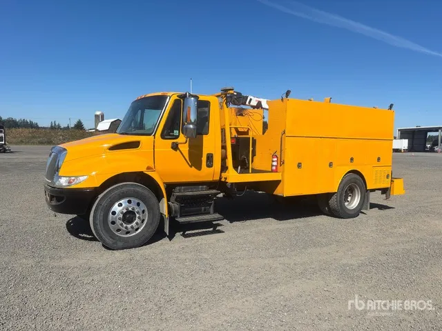 2003 International 4000 4x2 Service Truck