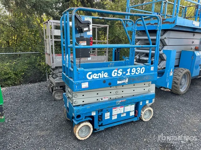 1997 Genie GS-1930 Electric Scissor Lift (Inoperable)