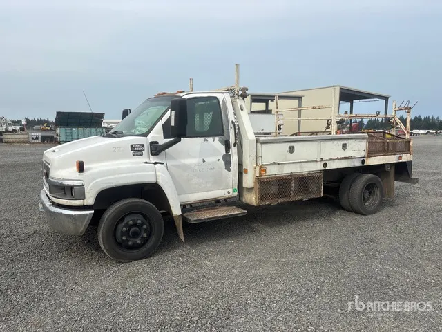 2005 GMC C4500 4x2 Flatbed Truck