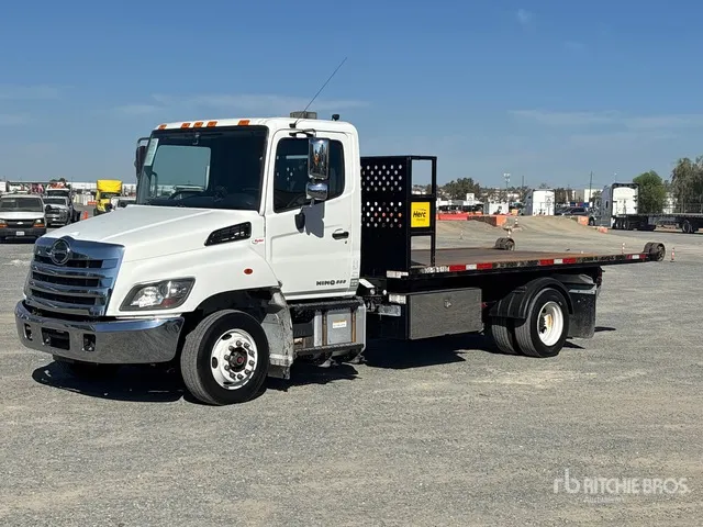 2018 Hino 268 4x2 Flatbed Truck