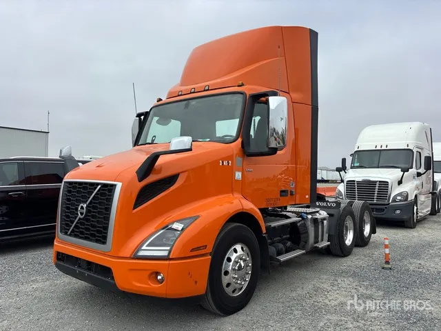 2020 Volvo VNR300 T/A Day Cab Truck Tractor