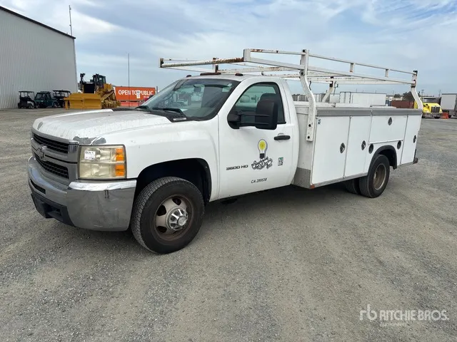 2010 Chevrolet Silverado 3500HD 4x2 Utility Truck
