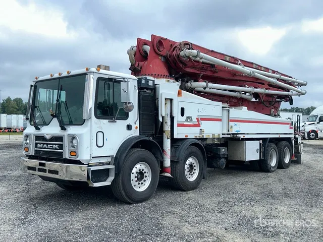 2013 Putzmeister BSF 47-5.16H 151 ft on 2014 Mack MRU613 8x4 Twin-Steer Concrete Pump Truck