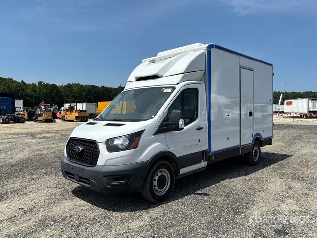 2022 Ford Transit 350 4x2 Refrigerated Truck