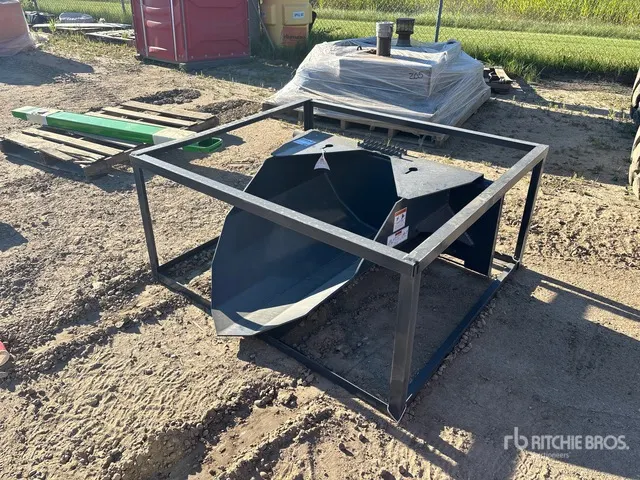 StanForge TS42 42 in Spade Skid Steer Bucket (Unused)