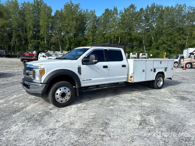 2017 Ford F-550 4x2 Crew Cab Service Truck