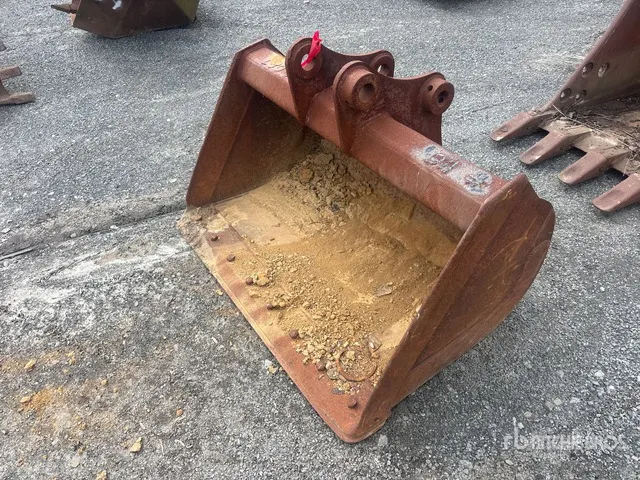 48 in Cleanup Excavator Bucket - Fits Komatsu PC95