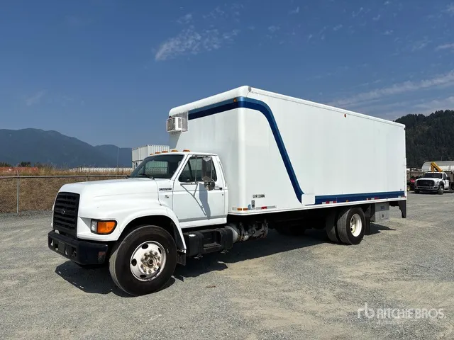 1999 Ford F-800 4x2 Van Truck