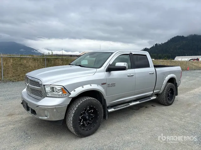 2017 Ram 1500 Laramie 4x4 Crew Cab Pickup