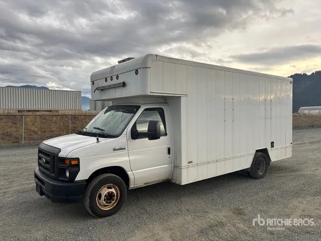 2010 Ford E-450 4x2 Van Truck
