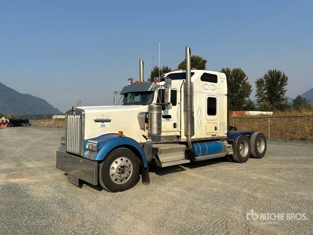 2005 Kenworth W900 6x4 T/A Sleeper Truck Tractor