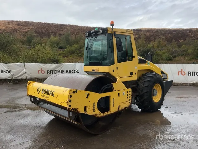2015 Bomag BW213DH-4i Smooth Drum Compactor