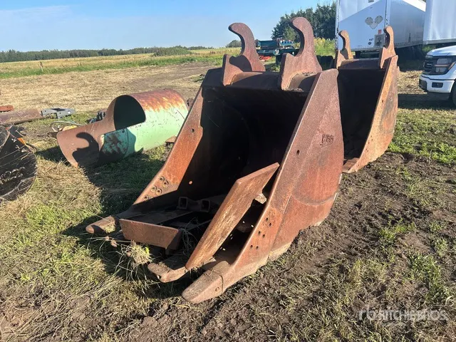 WBM 42 in 5-tooth Heavy Duty Digging Bucket Excavator Bucket