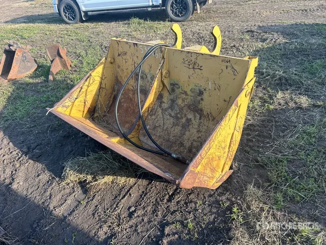 61 in Hydraulic Tilting Cleanup Excavator Bucket