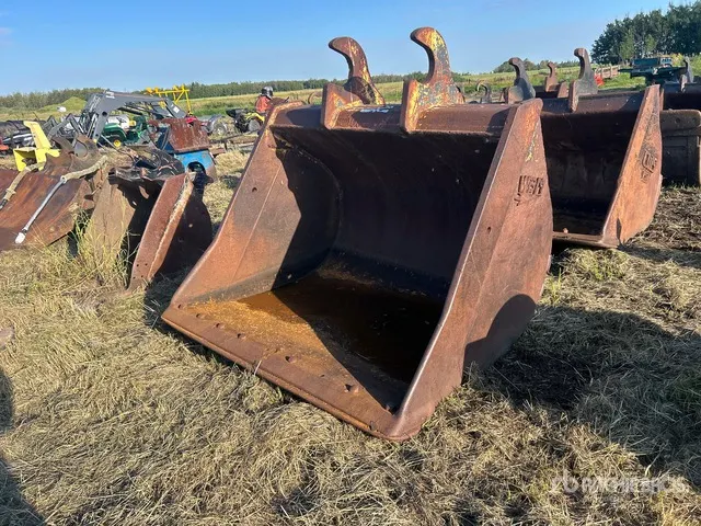 WBM 66 in Digging Excavator Bucket