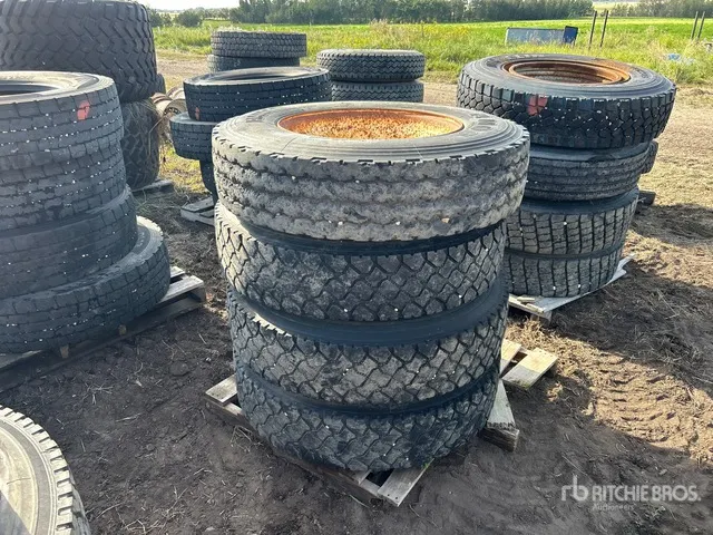 Quantity of (4) Hankook 11R24.5 Tires