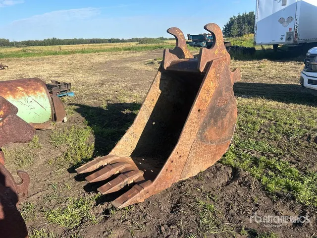 WBM 30 in 4-tooth Heavy Duty Digging Bucket Excavator Bucket