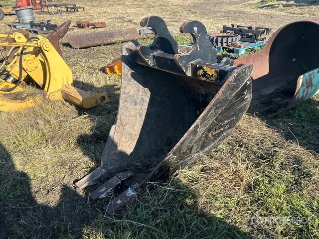 SEC 37 in Trenching Excavator Bucket