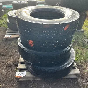 Quantity of (4) Hankook 11R24.5 Tires