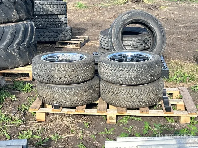 Quantity of (4) Nokian 215/55R17 Tires