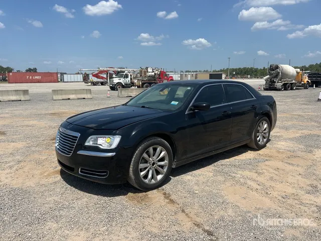 2017 Chrysler 300 AWD Automobile