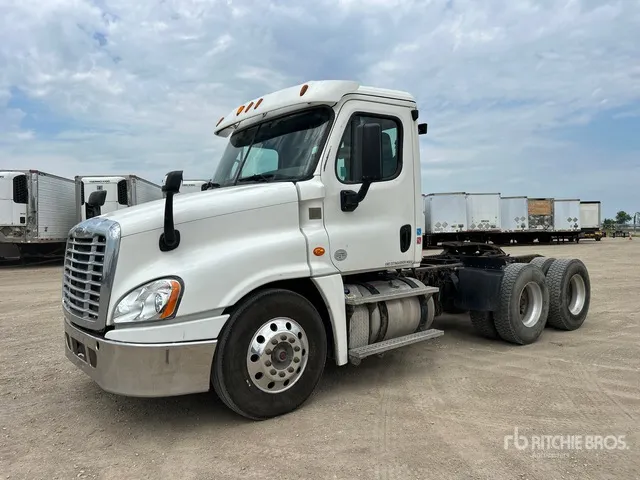 2015 Freightliner Cascadia 125 6x4 T/A Day Cab Truck Tractor