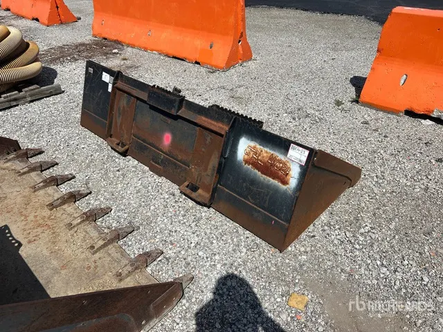 Dingo 85 in Skid Steer Bucket
