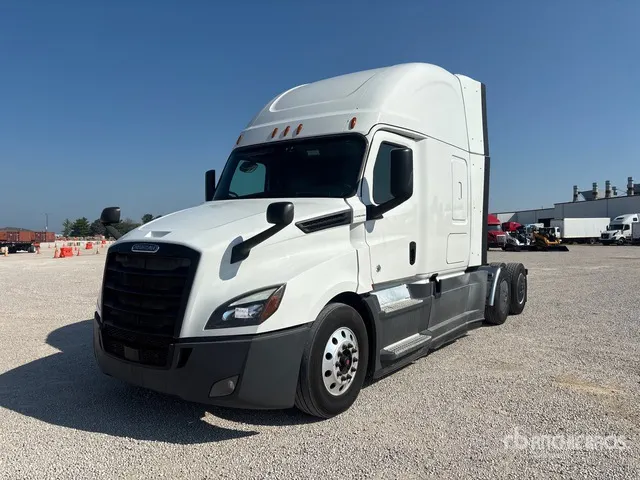 2018 Freightliner Cascadia 126 6x4 T/A Sleeper Truck Tractor