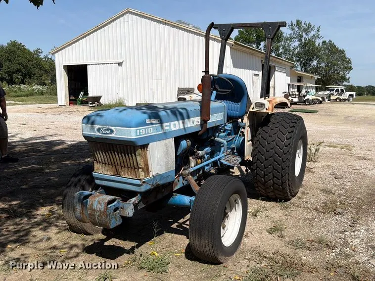 1984 Ford 1910 tractor
