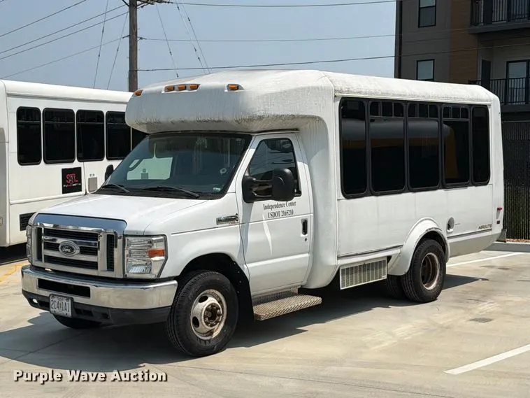 2012 Ford Eldorado E350 Super Duty shuttle bus