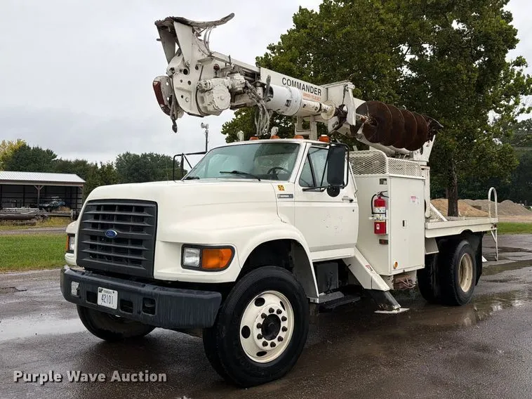 1997 Ford F800 digger derrick truck