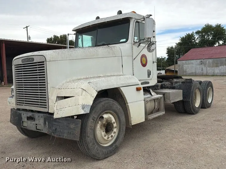 1996 Freightliner FLD semi truck