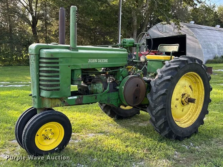 1945 John Deere GM tractor