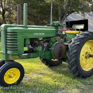 1945 John Deere GM tractor