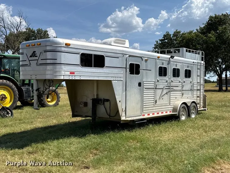 2002 Elite horse trailer