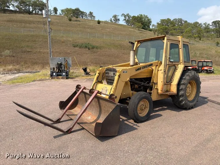 1987 Ford 445 tractor