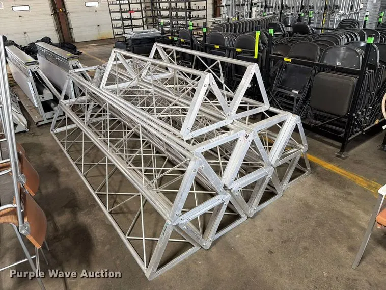 Metal Tri-Trusses