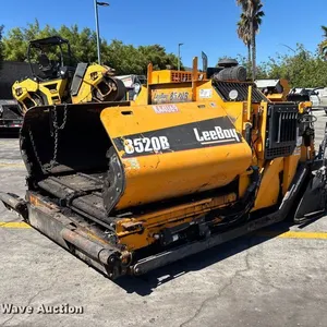 LeeBoy 8520 paver