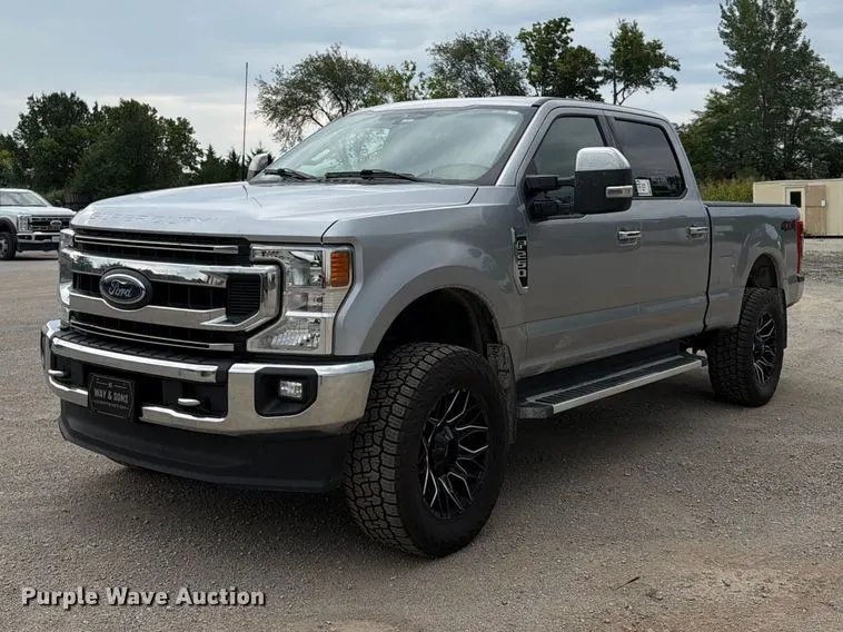 2022 Ford F250 Super Duty XLT Crew Cab pickup truck