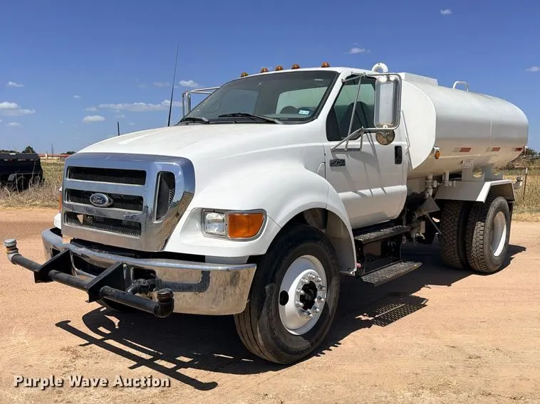 2005 Ford F750 Super Duty water truck